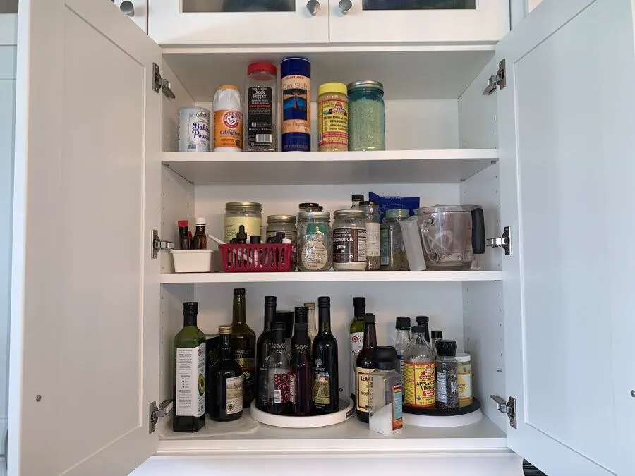 Photographing a pantry with the Photo Method